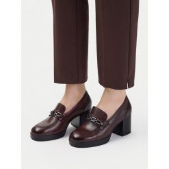 Półbuty Lasocki. Czerwone półbuty damskie Lasocki, bez wzorów, bez obcasa, na obcasie, bez zapięcia. Za 249.99 zł.