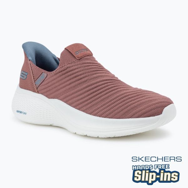 Buty damskie SKECHERS Bobs Sport Infinity Daily. Czerwone obuwie sportowe damskie Skechers, bez wzorów. Za 249.99 zł.