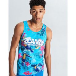 Tank top z nadrukiem all over - Turkusowy. T-shirty męskie Cropp. Za 39.99 zł.
