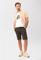 Szorty chino z paskiem P-OXY. Brązowe spodnie materiałowe męskie Volcano, m, bez wzorów, z bawełny, eleganckie. Za 159.99 zł.
