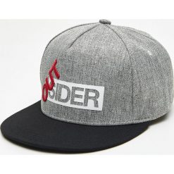 Czapka snapback - Szary. Czapki i kapelusze męskie marki Cropp. Za 39.99 zł.