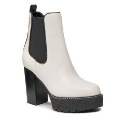 Botki Guess. Białe botki damskie Guess, bez obcasa, na słupku, bez zapięcia. Za 919.99 zł.