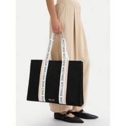 Torebka Nine West. Czarne torebki do ręki damskie Nine West, bez wzorów, bez dodatków. Za 279.99 zł.