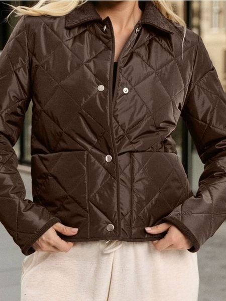 Kurtka pikowana - brązowy. Brązowe kurtki damskie Sinsay, l, bez wzorów, bez kaptura. W wyprzedaży za 33.99 zł.