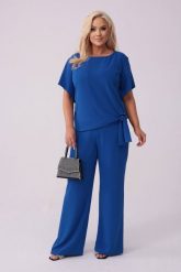 Elegancki chabrowy komplet Rosa bluzka i spodnie na wesele PLUS SIZE XXL JESIEŃ. Niebieskie bluzki damskie Moda Size Plus Iwanek, plus size, bez wzorów, z elastanu, biznesowe, bez kołnierzyka, plus size, bez ramiączek. Za 489.90 zł.
