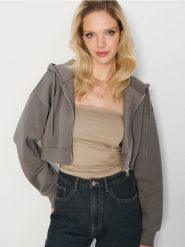 Krótka bluza z kapturem - szary. Szare bluzy damskie Sinsay, l, bez wzorów, z kapturem. W wyprzedaży za 22.99 zł.