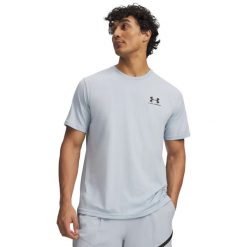 Under Armour Męska Koszulka Sportstyle Left Chest 1326799. Czarne koszulki sportowe męskie Under Armour, l, bez wzorów, z bawełny, bez kołnierzyka, bez ramiączek, na fitness i siłownię. Za 120.90 zł.
