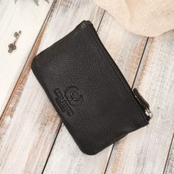 Portfel damski skórzany z kwiatowym wzorem T-45-BL etui na klucze T-51-NBL zestaw prezentowy Paolo Peruzzi ZUP-119-BL. Czarne portfele damskie Paolo Peruzzi, bez wzorów, ze skóry ekologicznej. Za 109.99 zł.