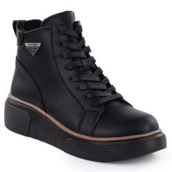 Skórzane botki damskie na koturnie czarne Filippo DBT6452. Czarne botki damskie Filippo, ze skóry, bez obcasa, na koturnie, bez zapięcia. Za 239.99 zł.