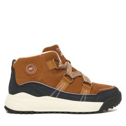 Trzewiki Skechers. Białe botki damskie Skechers, bez obcasa, na płaskiej podeszwie, bez zapięcia. Za 319.99 zł.