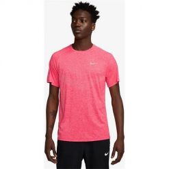 Koszulka treningowa męska Nike HV5203635. Czerwone koszulki sportowe męskie Nike, l, bez wzorów, bez kołnierzyka, bez ramiączek, do biegania. Za 326.00 zł.