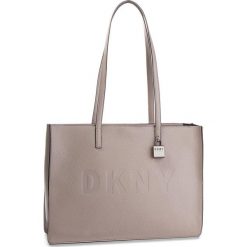 Torebka DKNY - Commuter-Lg Tz Tote R83AA666 Warm Grey WG5. Torebki do ręki damskie marki DKNY. W wyprzedaży za 649.00 zł.