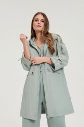 Kurtka parka oliwkowa. Zielone kurtki damskie MOODO, bez wzorów, z poliamidu, bez kaptura. Za 229.99 zł.