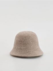 Kapelusz bucket z wełną - kremowy. Białe czapki i kapelusze damskie Reserved, bez wzorów, z wełny. Za 79.99 zł.