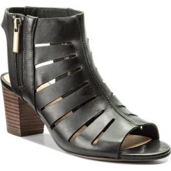 Sandały CLARKS - Deloria Ivy 261318624 Black Leather. Klapki damskie marki Clarks. W wyprzedaży za 229.00 zł.