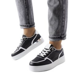 Czarne sneakersy na platformie Tooele. Czarne trampki i tenisówki damskie bez wzorów, klasyczne, bez zapięcia. Za 88.66 zł.