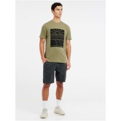 Koszulka męska Protest PRTARUGAM t-shirt. Zielone koszulki sportowe męskie Protest, m, bez wzorów, bez kołnierzyka, bez ramiączek, trekkingowe. W wyprzedaży za 215.99 zł.