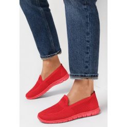 Czerwone Tenisówki Dubost. Czerwone obuwie sportowe damskie Born2be, bez wzorów, sportowe, bez zapięcia. Za 39.99 zł.