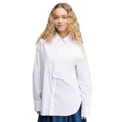 Damska rozpinana koszula oversize z długim rękawem Siroko Marlene-W White. Białe koszule damskie SIROKO, bez wzorów, z bawełny, klasyczne, bez kołnierzyka, bez ramiączek. Za 211.00 zł.