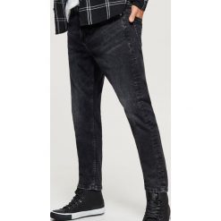 Jeansy CROPPED - Czarny. Czarne jeansy męskie Cropp. Za 119.99 zł.