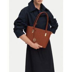 Torebka MEXX. Brązowe torebki do ręki damskie Mexx, bez wzorów, klasyczne, bez dodatków. Za 119.99 zł.