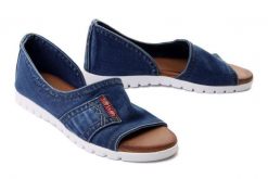 ARTIKER RELAKS 40C0235 jeans, sandały damskie. Niebieskie sandały damskie Artiker Relaks, bez wzorów, z jeansu, bez obcasa, bez zapięcia. Za 214.90 zł.