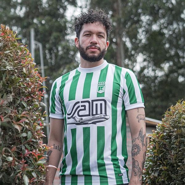 Atlético Nacional retro koszulka piłkarska z 1989 roku. Białe koszulki sportowe męskie COPA FOOTBALL, bez wzorów, bez kołnierzyka, bez ramiączek, do piłki nożnej. Za 296.13 zł.