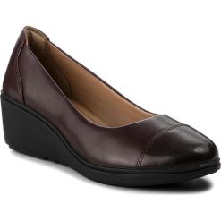 Półbuty CLARKS - Un Tallara Dee 261355374 Aubergine Leather. Półbuty damskie marki Clarks. W wyprzedaży za 279.00 zł.