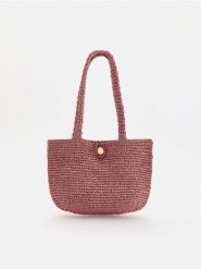 Pleciona torebka handmade - brudny róż. Czerwone torebki shopper damskie Reserved, bez wzorów, bez dodatków. Za 99.99 zł.