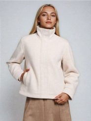 Prążkowana kurtka ze stójką - kremowy. Białe kurtki damskie Sinsay, l, bez wzorów, prążkowane, bez kaptura. Za 99.99 zł.