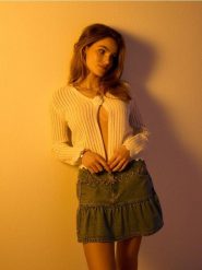 Jeansowa spódnica mini z falbaną - niebieski. Niebieskie spódnice damskie Sinsay, bez wzorów, z jeansu, mini. Za 49.99 zł.