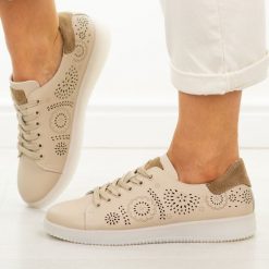 Beżowe skórzane ażurowe półbuty damskie Filippo Dp7681/26. Brązowe półbuty damskie Filippo, na jesień, w ażurowe wzory, z jeansu, klasyczne, z okrągłym noskiem, bez obcasa, na koturnie, bez zapięcia. W wyprzedaży za 192.72 zł.