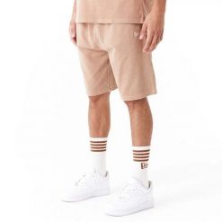 Szorty New Era. Czerwone szorty damskie New Era, na lato, bez wzorów. W wyprzedaży za 233.90 zł.