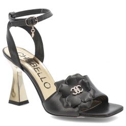 Czarne Sandały Chebello Eleganckie Obuwie Damskie. Czarne klapki damskie CheBello, bez wzorów, ze skóry, bez obcasa, na obcasie, bez zapięcia. Za 479.00 zł.