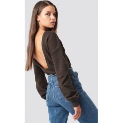 NA-KD Basic Sweter z głębokim dekoltem z tyłu - Brown. Brązowe swetry damskie NA-KD Basic. Za 60.95 zł.