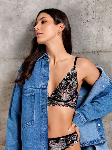 Biustonosz braletka - czarny. Czarne biustonosze Sinsay, bez wzorów. Za 25.99 zł.