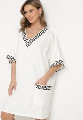 Biała Bawełniana Sukienka o Pudełkowym Kroju z Dekoltem w Serek Amosa. Białe sukienki damskie Born2be, na co dzień, na lato, plus size, z aplikacjami, z bawełny, eleganckie, bez kołnierzyka, plus size, bez ramiączek, mini. Za 54.99 zł.