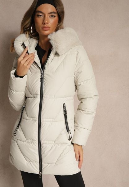 Biała Pikowana Kurtka o Taliowanym Kroju z Kapturem z Futrem Nalessia. Białe kurtki damskie Renee, l, bez wzorów, z dzianiny, z kapturem. Za 199.99 zł.