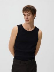 Tank top z wiskozą - czarny. Czarne t-shirty męskie Reserved, l, bez wzorów, z dzianiny, bez kołnierzyka. Za 49.99 zł.