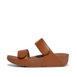 Kobiece klapki na koturnie FitFlop Lulu Adjustable. Brązowe klapki damskie FIT FLOP, bez wzorów, z materiału, eleganckie, bez obcasa, na koturnie. Za 530.50 zł.