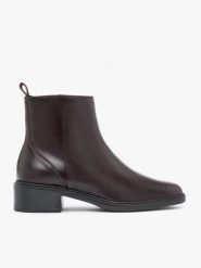 Bordowe skórzane botki. Czerwone botki damskie Ryłko, ze skóry, eleganckie, z okrągłym noskiem, za kostkę, bez obcasa, na obcasie, bez zapięcia. Za 499.99 zł.