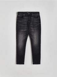 Jeansy slim fit z przetarciami - czarny. Czarne jeansy męskie Reserved. W wyprzedaży za 69.99 zł.