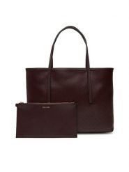 Calvin Klein Torebka Emblem Aop Small Tote LV04F3267G Bordowy. Czerwone torebki do ręki damskie Calvin Klein, bez wzorów, ze skóry, bez dodatków. Za 439.99 zł.