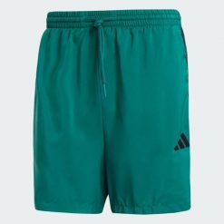 Szorty Essentials 3-Stripes Chelsea. Brązowe krótkie spodenki sportowe męskie Adidas, s, bez wzorów, z materiału, na fitness i siłownię. Za 119.00 zł.