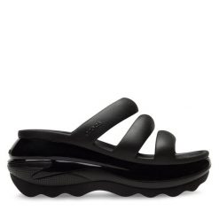 Klapki Crocs. Czarne klapki damskie Crocs, bez wzorów, bez obcasa. Za 229.99 zł.