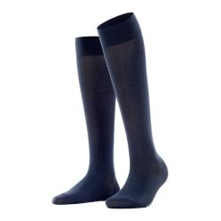 Skarpetki 3/4 bawełniane damskie Falke Touch. Niebieskie skarpety damskie Falke, bez wzorów, z bawełny. Za 139.00 zł.