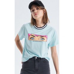 Koszulka z ilustracją w stylu pop-art - Turkusowy. T-shirty damskie Cropp. W wyprzedaży za 19.99 zł.