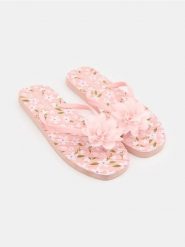 Japonki z kwiatowym motywem - różowy. Czerwone klapki damskie Sinsay, bez wzorów, bez obcasa. Za 19.99 zł.