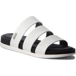 Klapki CALVIN KLEIN - Dalana E6553 Platinum White. Klapki damskie marki Calvin Klein. W wyprzedaży za 299.00 zł.