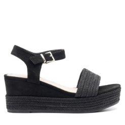 Sandały Jenny Fairy. Czarne sandały damskie Jenny Fairy, bez wzorów, bez obcasa, na koturnie, bez zapięcia. Za 139.99 zł.